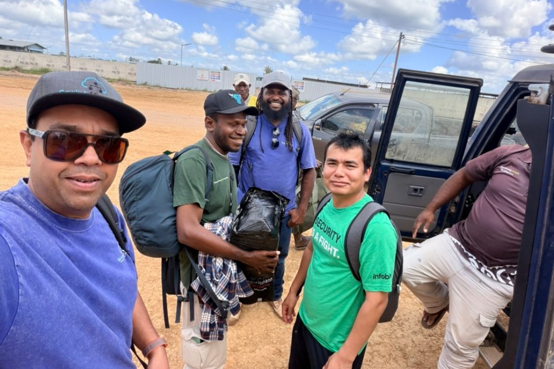 Sprint Networks engineers on site in Papua New Guinea